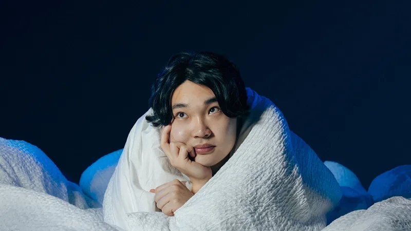 Li Jin Hao: Falling From A Moon