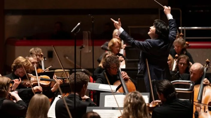 Kazuki Conducts Mahler's 2nd Symphony