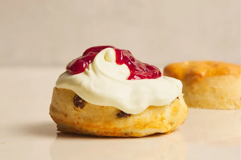 Vintage Open Top Bus Tour with Cream Tea at Harrods
