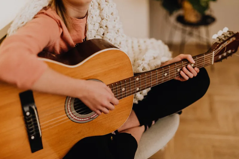 Substance presents Acoustica Featuring – Hattie Chandler