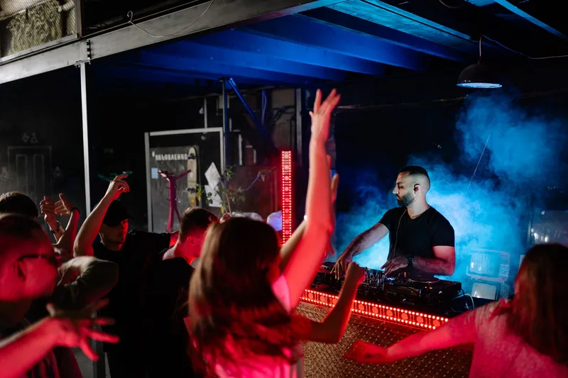Aura Weekends