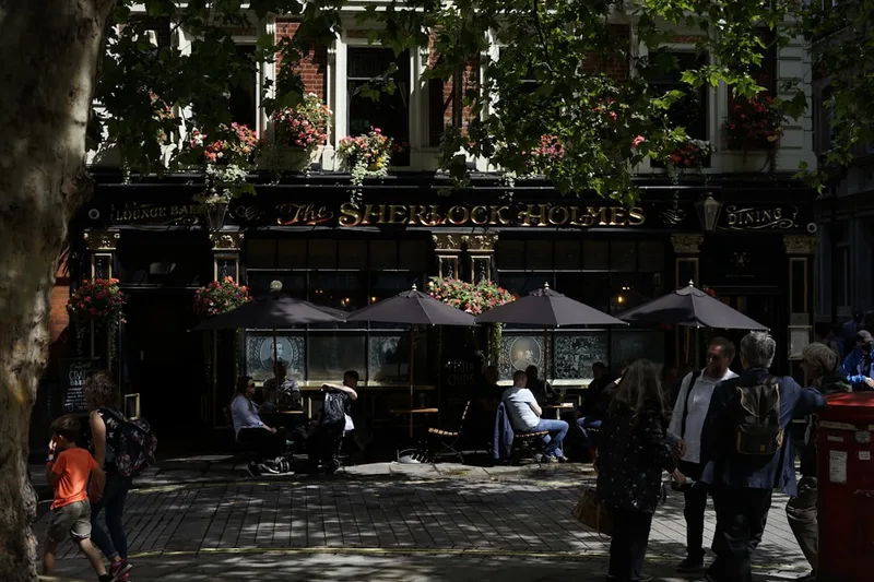 London: Historic Pub Walking Tour