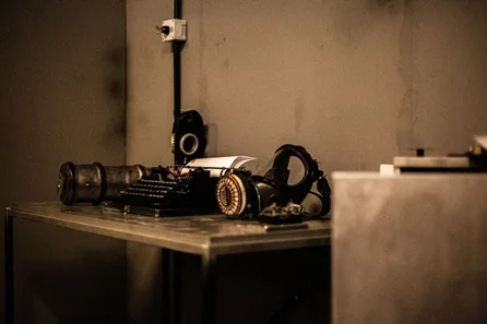 Immersive Escape Game: The Darkest Hour for Two