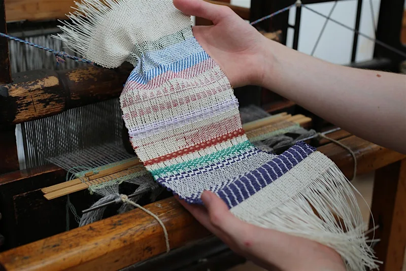 Weaving with Paper: Intermediate Weaving Technique with David Fox