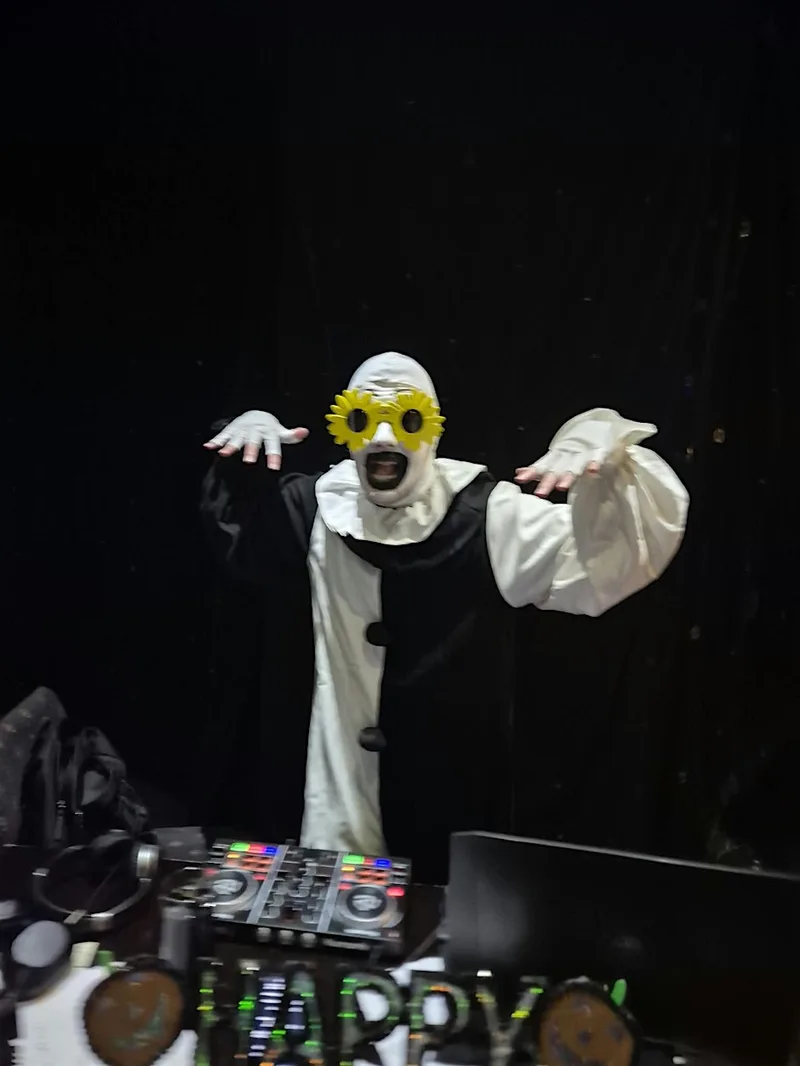HALLOWEEN MASSAOKE & DISCO