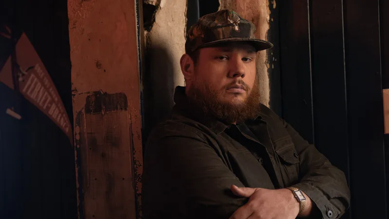 Luke Combs - My Kinda Saturday Night
