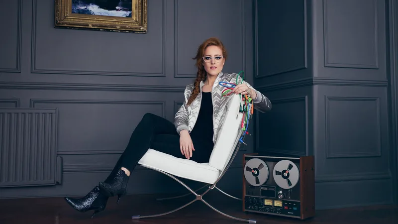 Hannah Peel & Beibei Wang - the Endless Dance